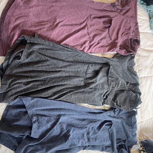 Z Supply women’s, bundle 4 tees, and one tank. - Picture 6 of 13